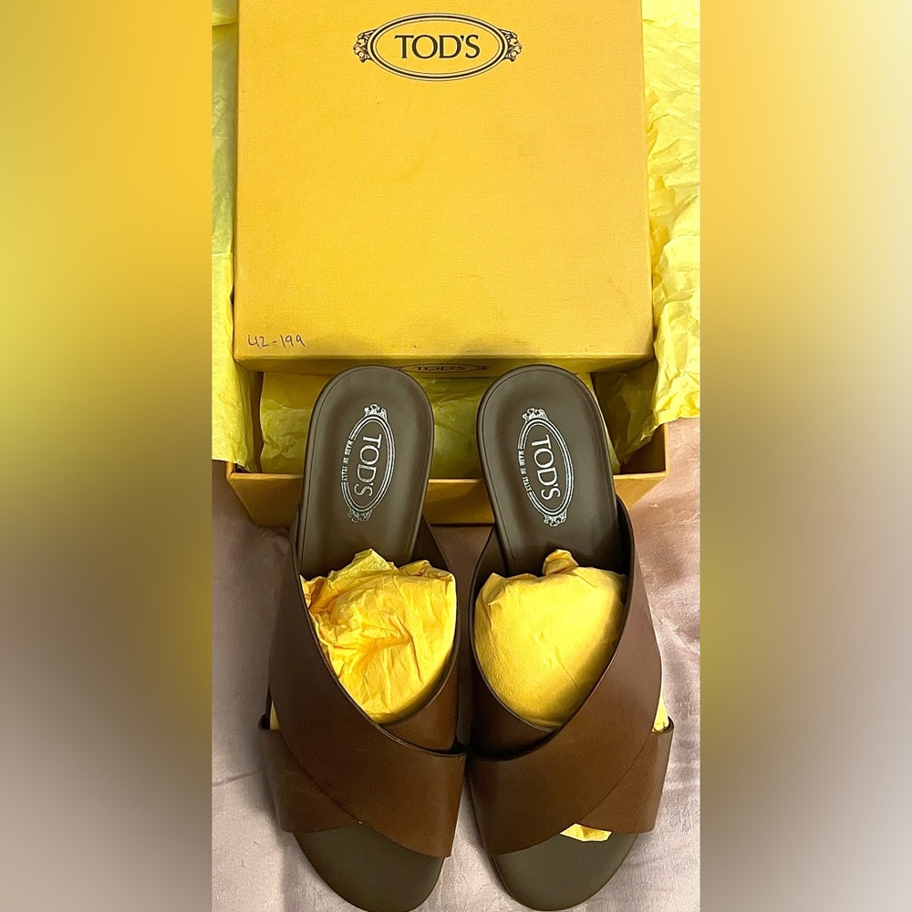 Tod’s Maxi Cross Band Sandal w/ Heel, all Leather in Cocoa, in box w paperwork